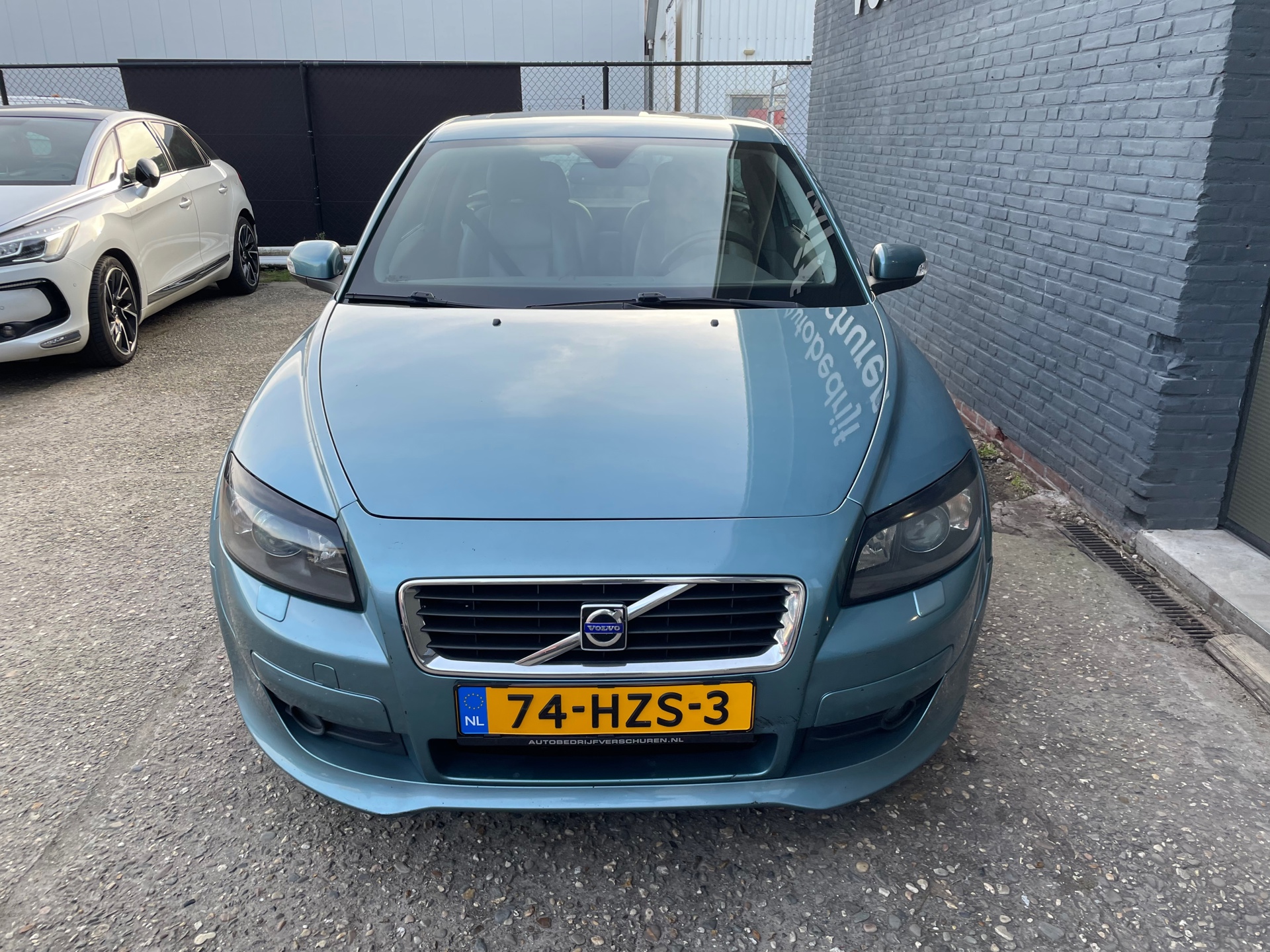 43117579-2.jpg